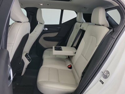 2025 Volvo XC40 B5 Plus Dark Theme
