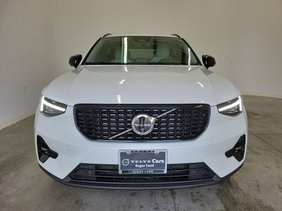 2025 Volvo XC40 B5 Plus Dark Theme