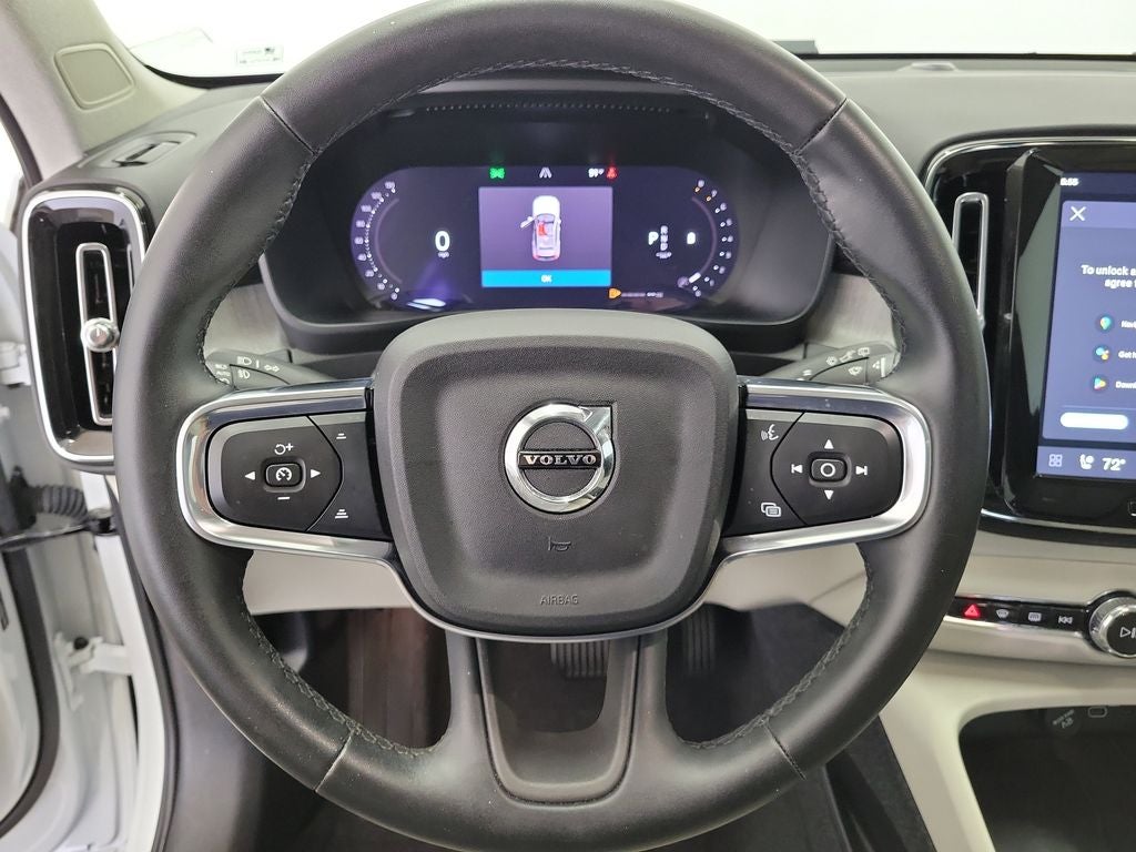 2025 Volvo XC40 B5 Plus Dark Theme
