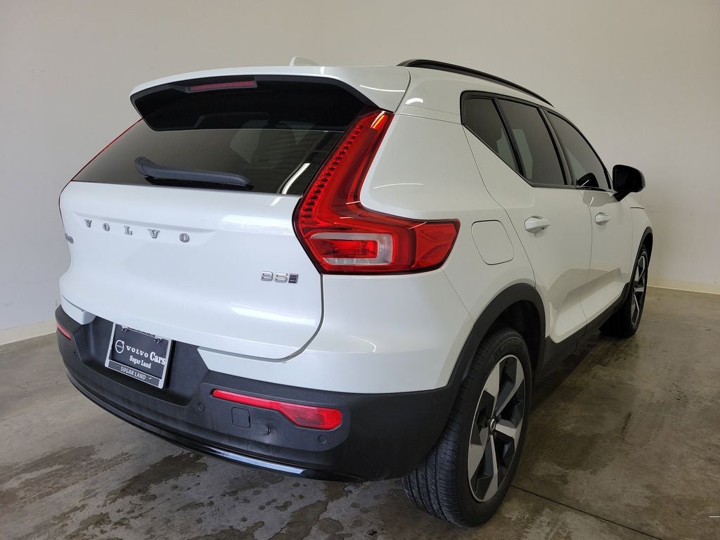 2025 Volvo XC40 B5 Plus Dark Theme