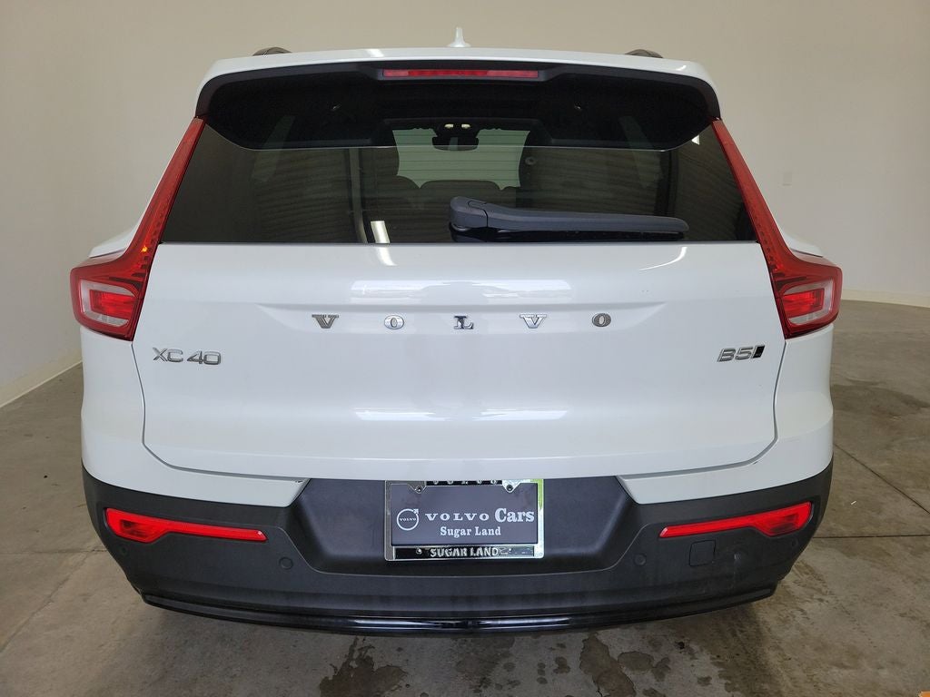 2025 Volvo XC40 B5 Plus Dark Theme