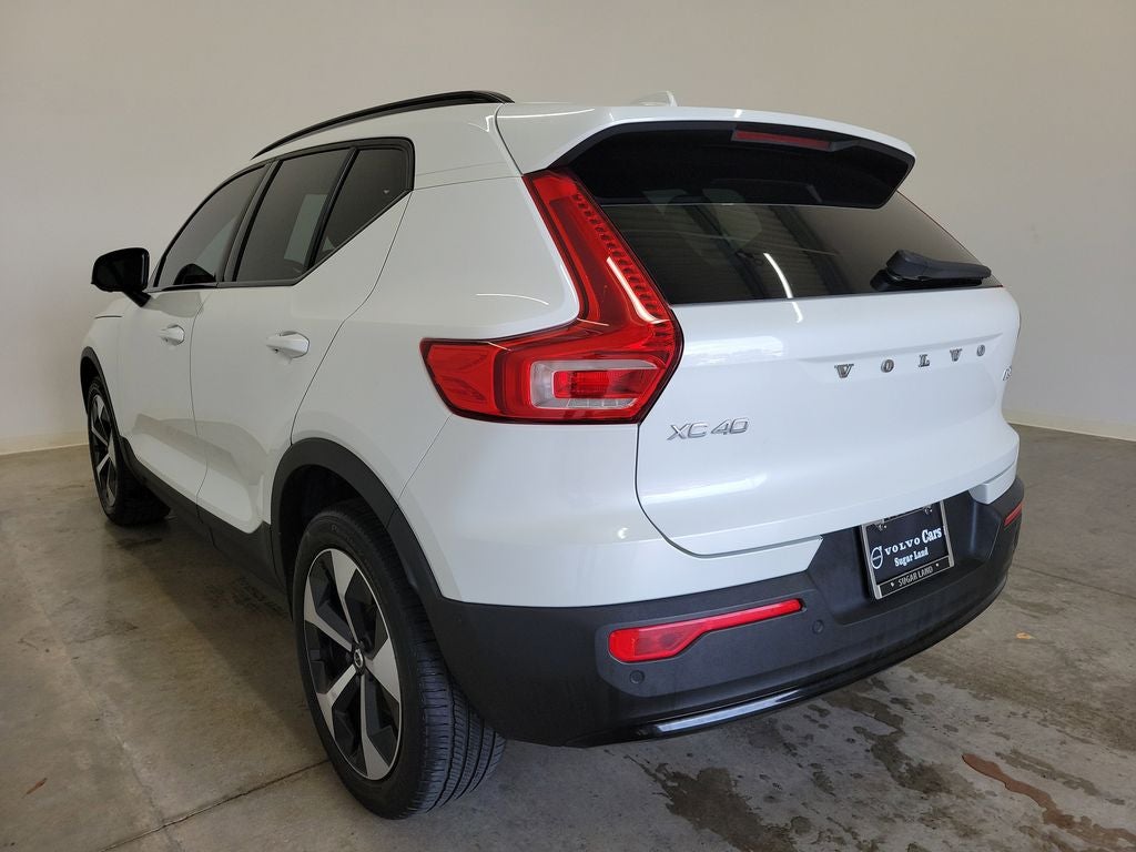 2025 Volvo XC40 B5 Plus Dark Theme