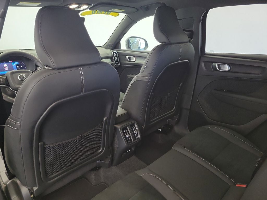2025 Volvo XC40 B5 Plus Dark Theme