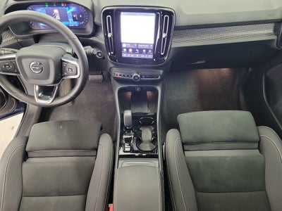 2025 Volvo XC40 B5 Plus Dark Theme