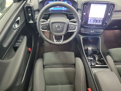 2025 Volvo XC40 B5 Plus Dark Theme