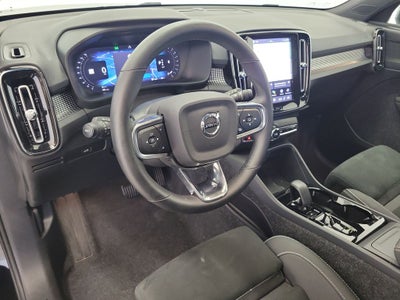 2025 Volvo XC40 B5 Plus Dark Theme
