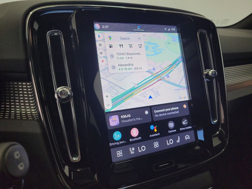 2025 Volvo XC40 B5 Plus Dark Theme