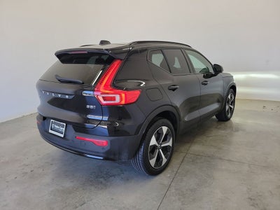 2025 Volvo XC40 B5 Plus Dark Theme
