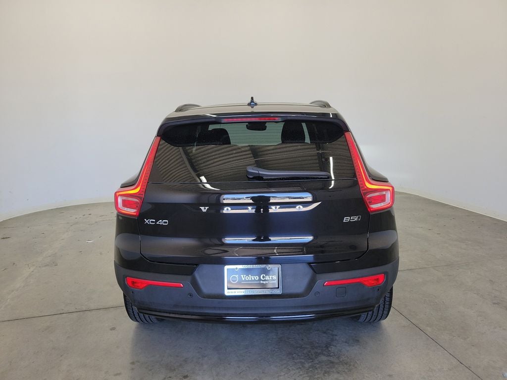 2025 Volvo XC40 B5 Plus Dark Theme