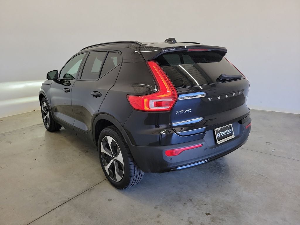 2025 Volvo XC40 B5 Plus Dark Theme