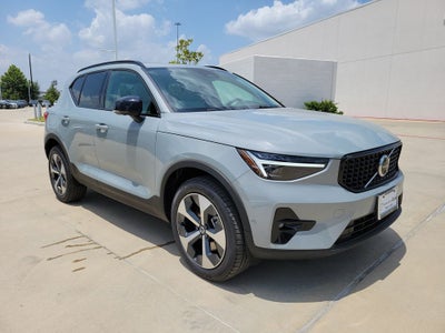2026 Volvo XC40 B5 Plus