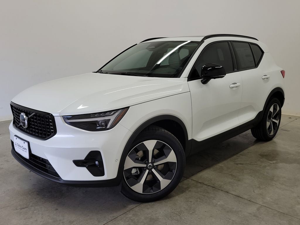 2026 Volvo XC40 B5 Plus