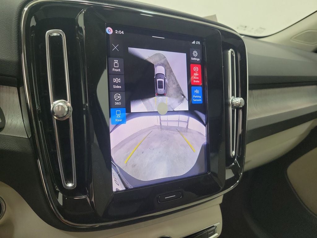 2026 Volvo XC40 B5 Plus