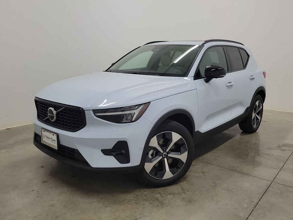 2026 Volvo XC40 B5 Plus