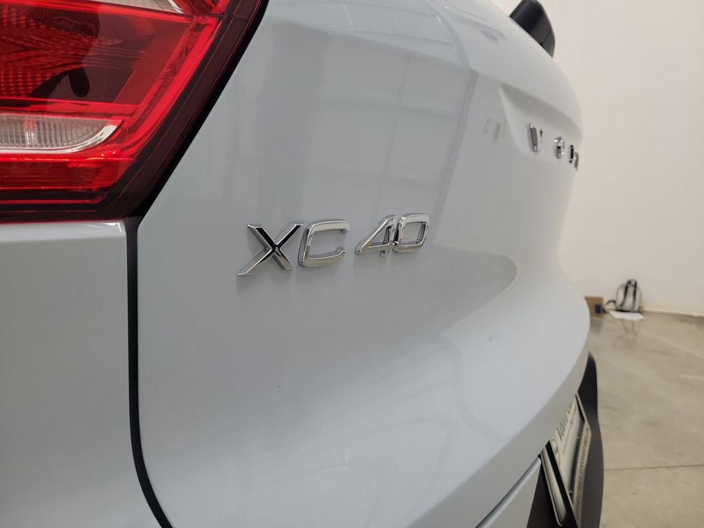 2026 Volvo XC40 B5 Plus