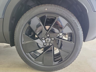 2026 Volvo XC40 B5 Ultra Black Edition
