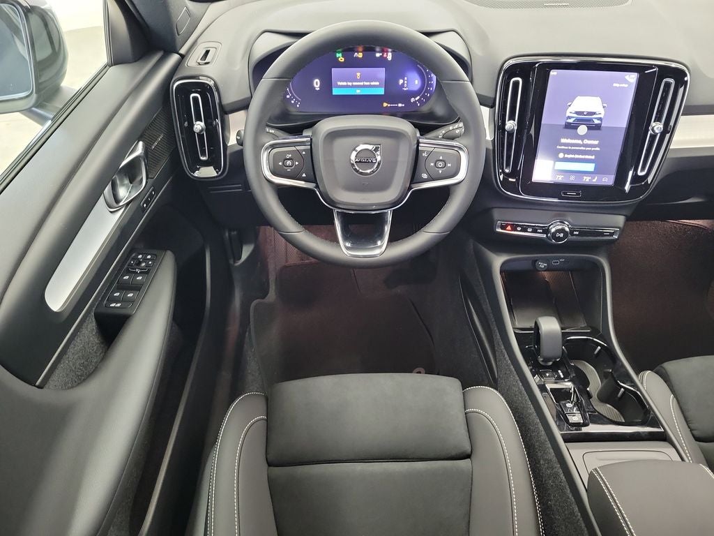 2026 Volvo XC40 B5 Ultra Black Edition