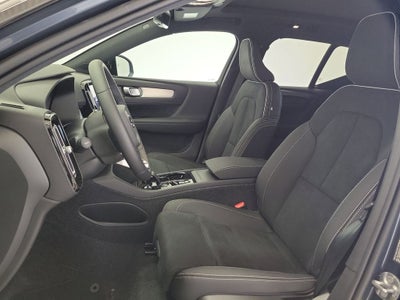 2026 Volvo XC40 B5 Ultra Black Edition