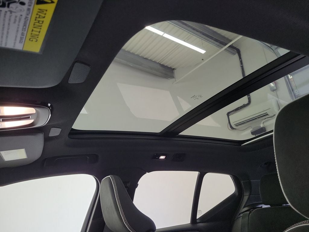 2026 Volvo XC40 B5 Ultra Black Edition