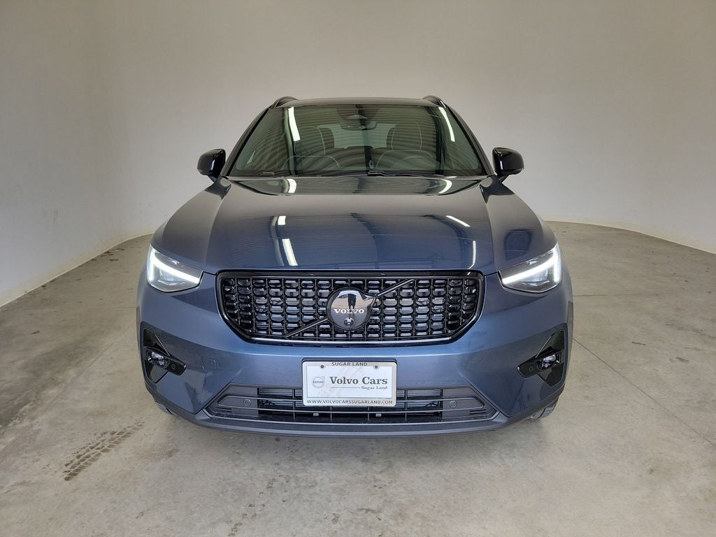 2026 Volvo XC40 B5 Ultra Black Edition