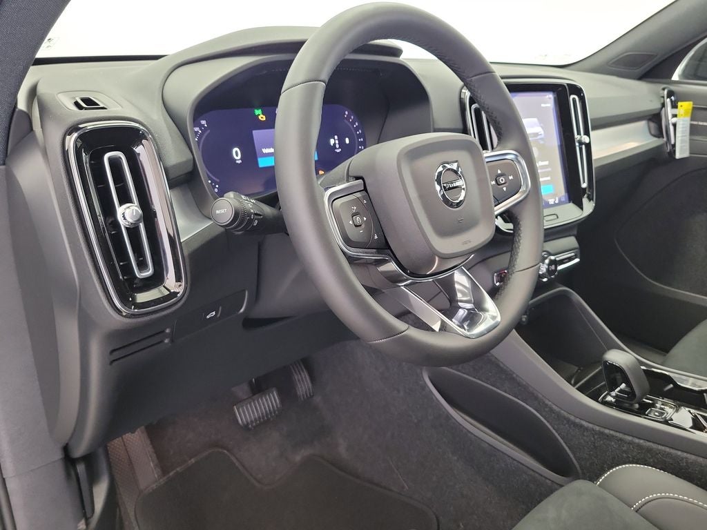 2026 Volvo XC40 B5 Ultra Black Edition