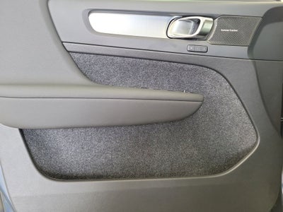 2026 Volvo XC40 B5 Ultra Black Edition