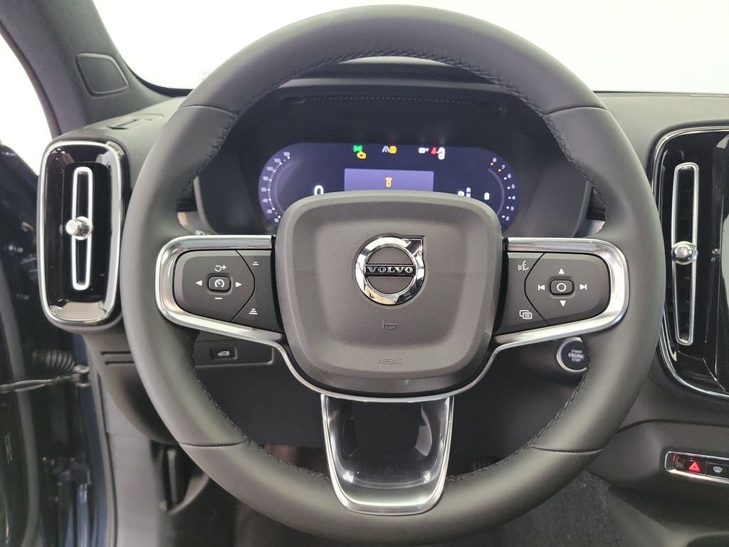2026 Volvo XC40 B5 Ultra Black Edition