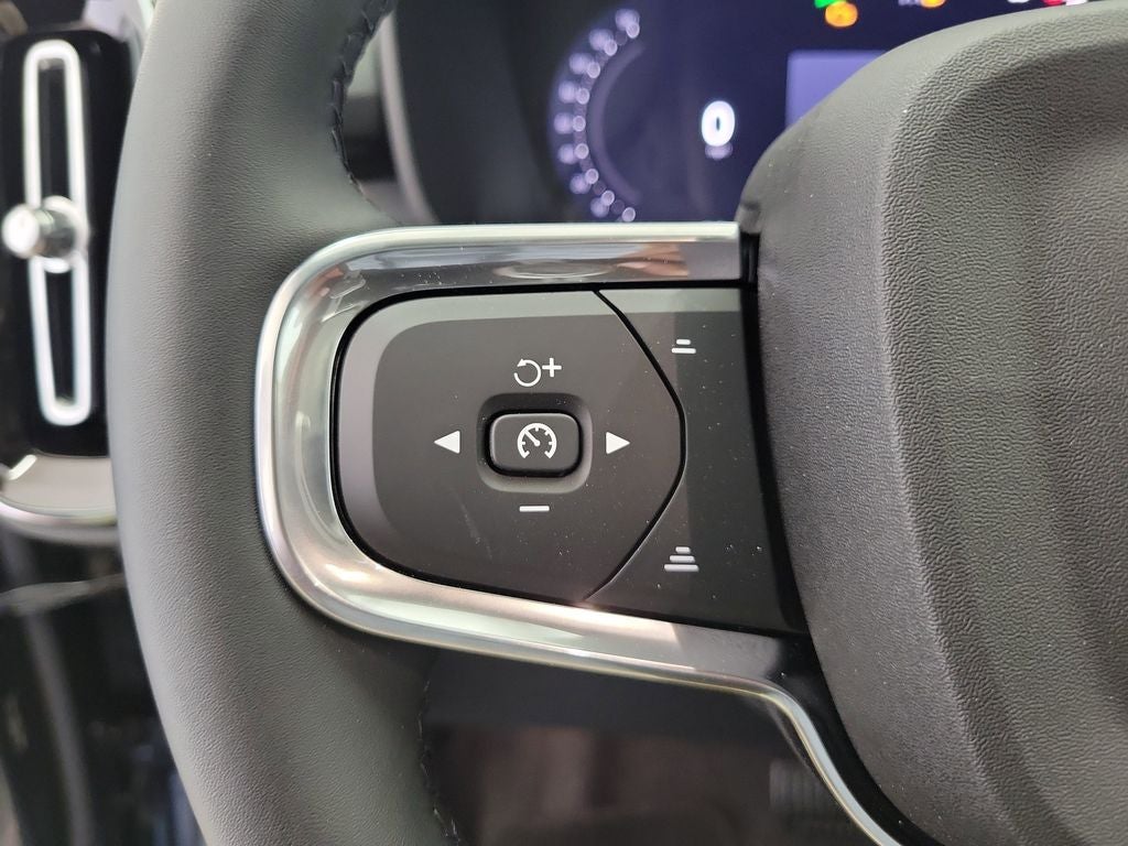 2026 Volvo XC40 B5 Ultra Black Edition