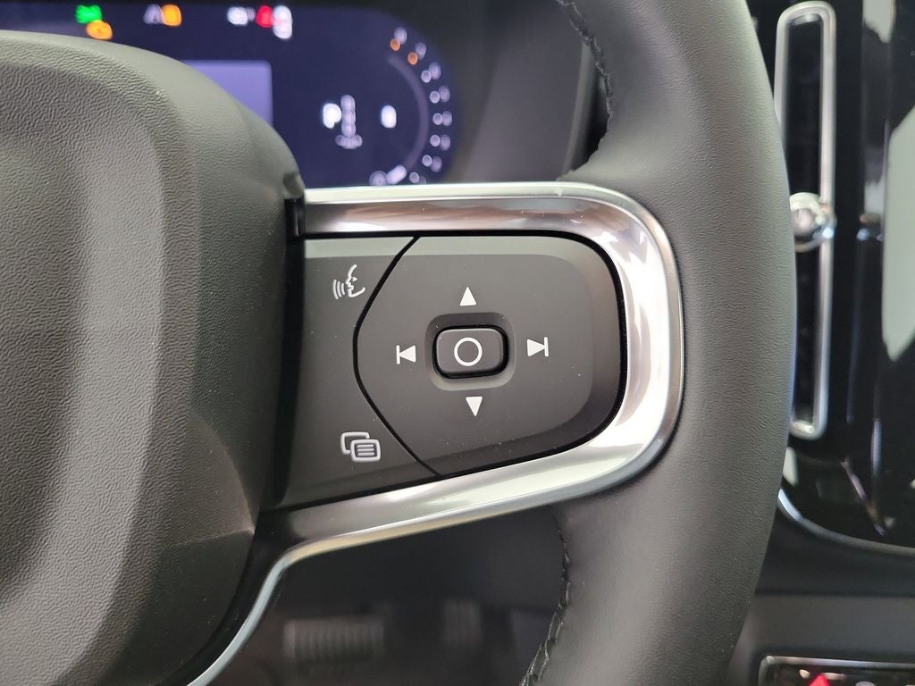 2026 Volvo XC40 B5 Ultra Black Edition