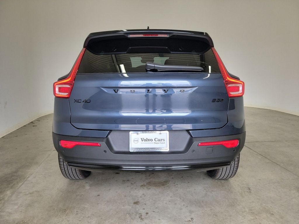 2026 Volvo XC40 B5 Ultra Black Edition