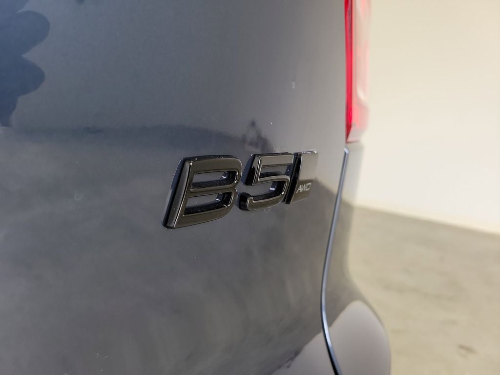 2026 Volvo XC40 B5 Ultra Black Edition