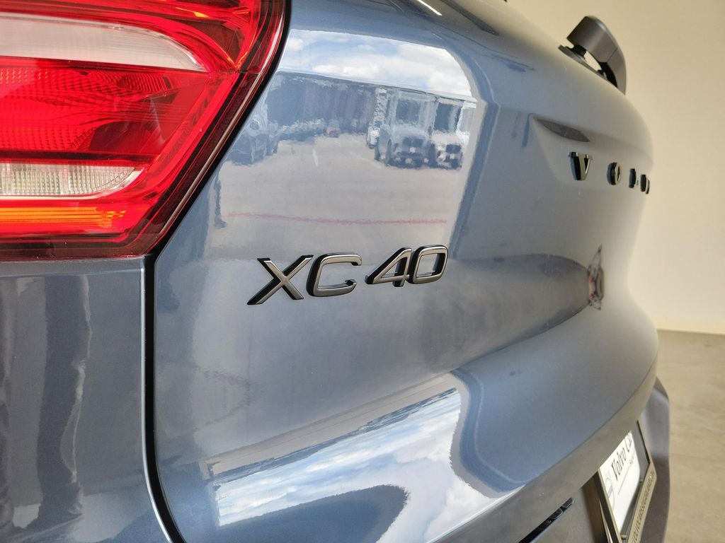 2026 Volvo XC40 B5 Ultra Black Edition