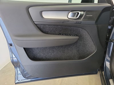 2026 Volvo XC40 B5 Ultra Black Edition