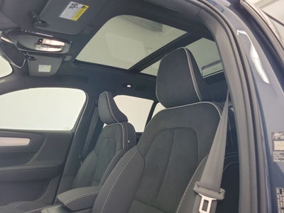 2026 Volvo XC40 B5 Ultra Black Edition
