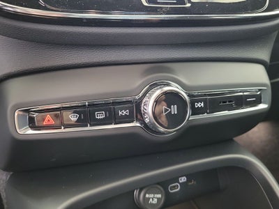 2026 Volvo XC40 B5 Ultra Black Edition