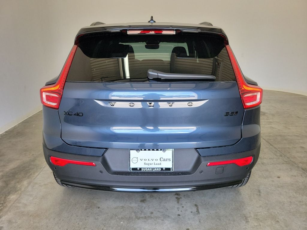 2026 Volvo XC40 B5 Ultra Black Edition