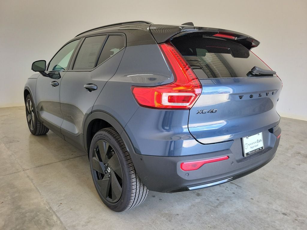 2026 Volvo XC40 B5 Ultra Black Edition