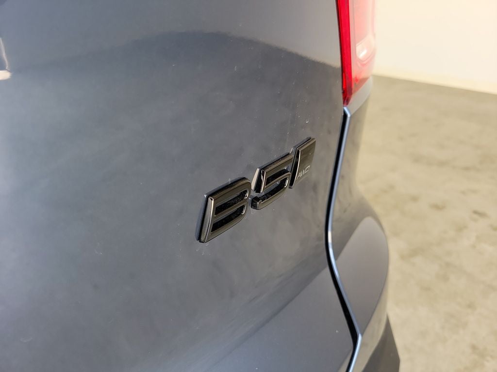 2026 Volvo XC40 B5 Ultra Black Edition
