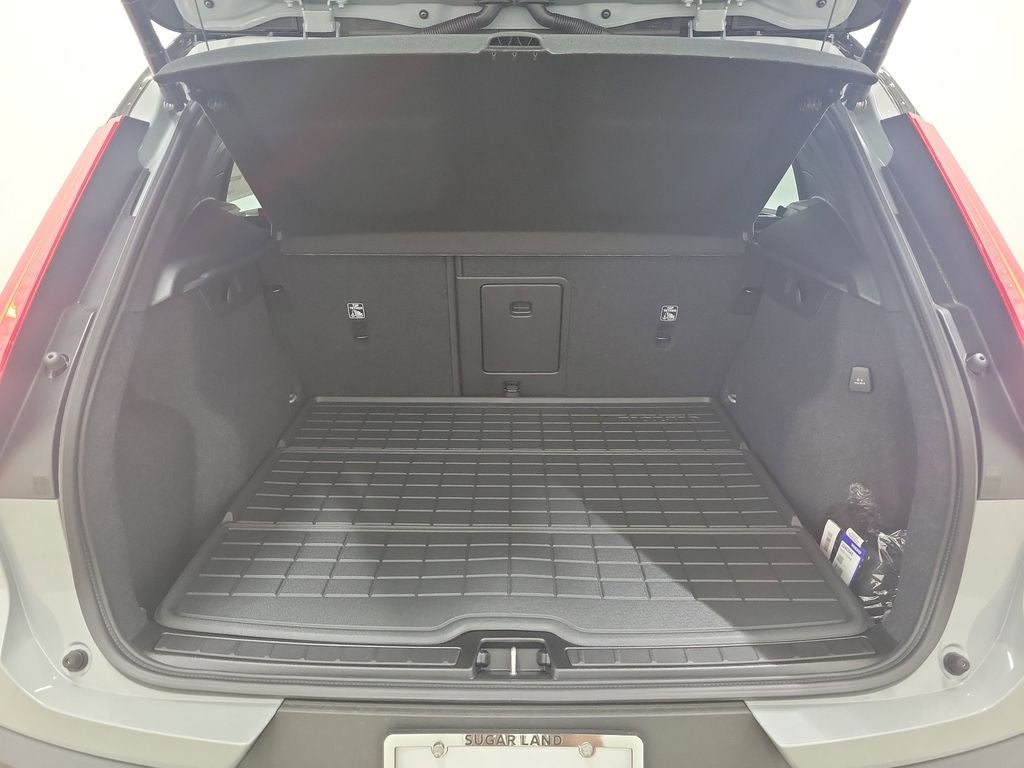 2026 Volvo XC40 B5 Ultra Black Edition