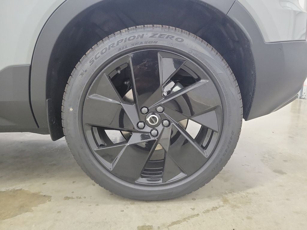 2026 Volvo XC40 B5 Ultra Black Edition