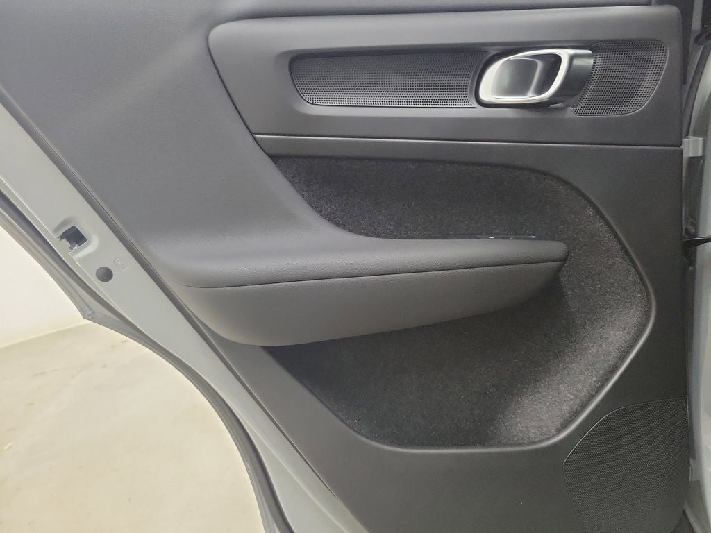 2026 Volvo XC40 B5 Ultra Black Edition