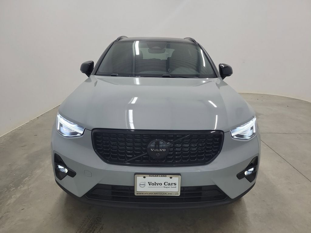 2026 Volvo XC40 B5 Ultra Black Edition