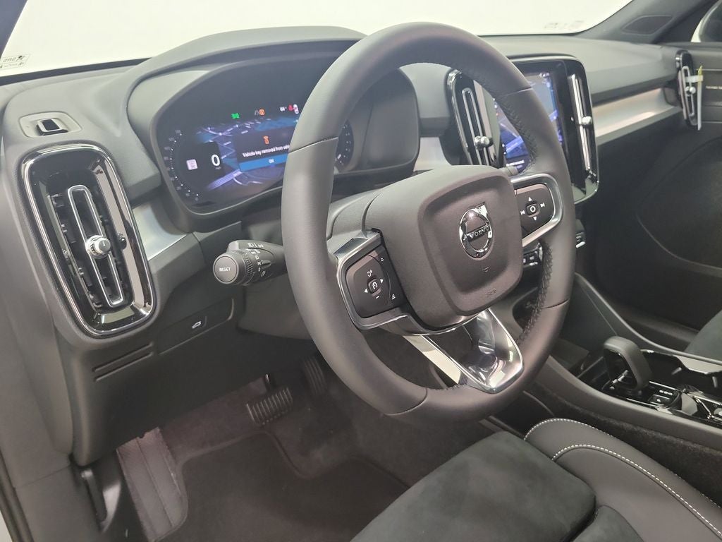 2026 Volvo XC40 B5 Ultra Black Edition