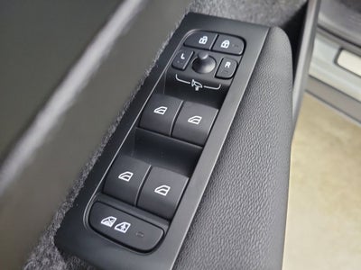 2026 Volvo XC40 B5 Ultra Black Edition