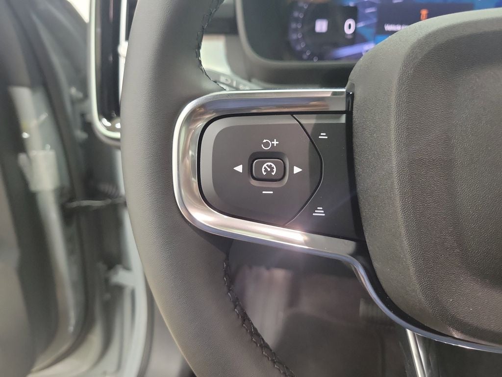 2026 Volvo XC40 B5 Ultra Black Edition