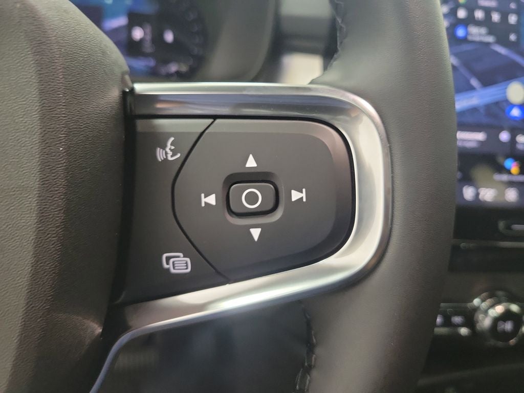 2026 Volvo XC40 B5 Ultra Black Edition