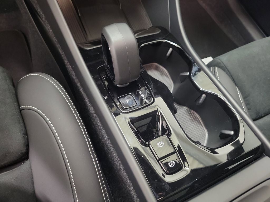 2026 Volvo XC40 B5 Ultra Black Edition