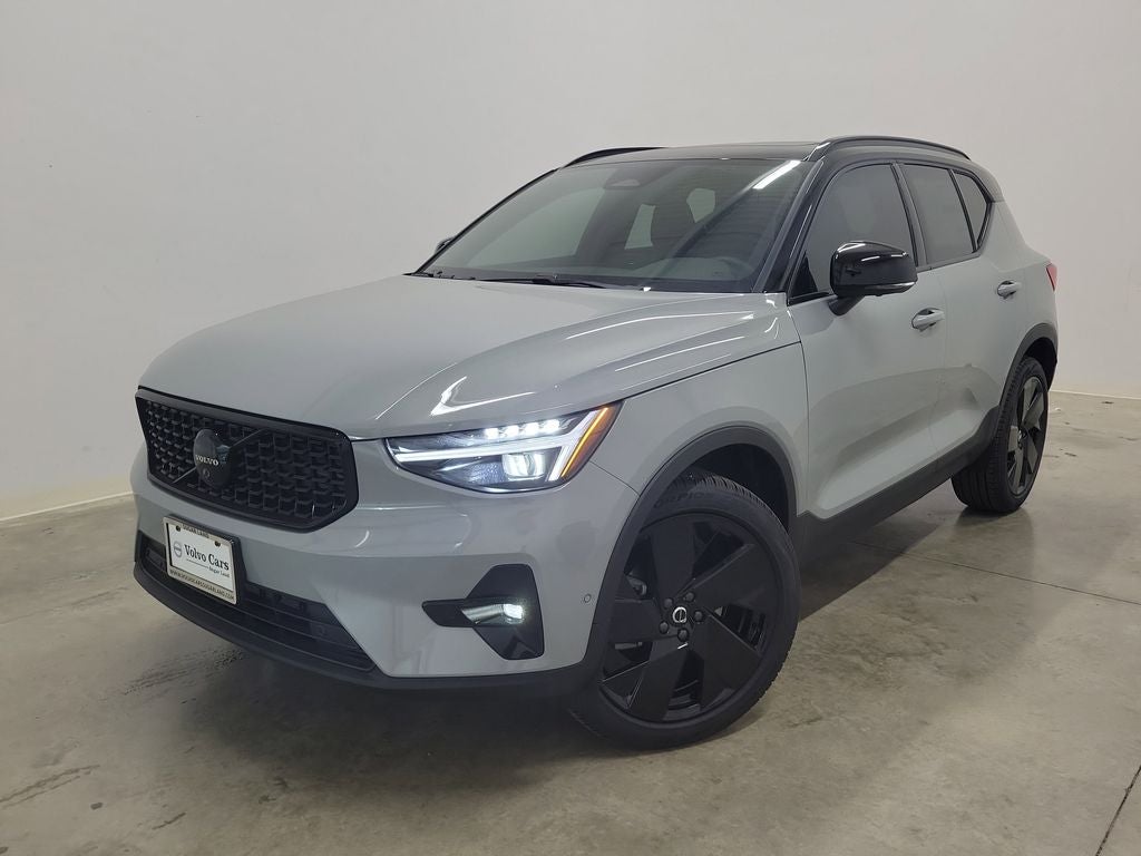 2026 Volvo XC40 B5 Ultra Black Edition