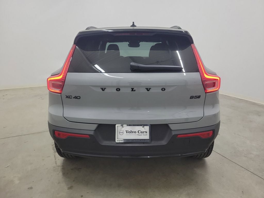 2026 Volvo XC40 B5 Ultra Black Edition