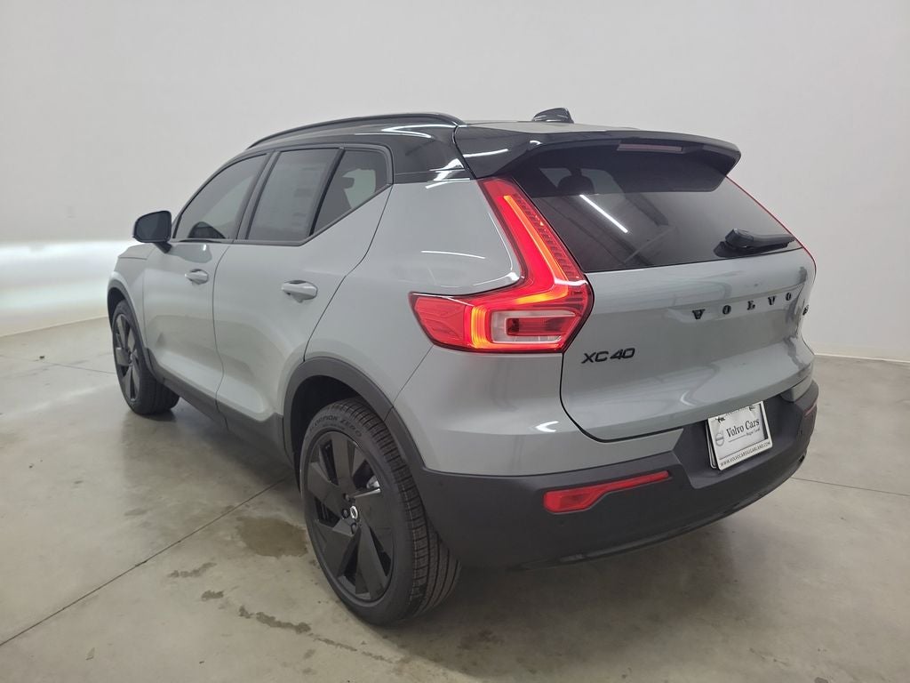 2026 Volvo XC40 B5 Ultra Black Edition